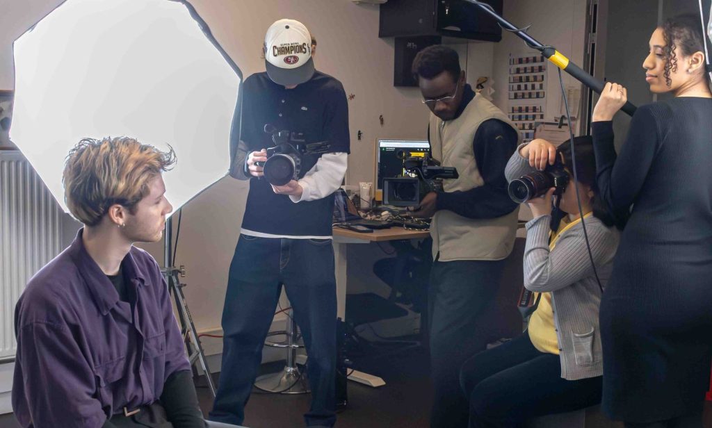 ONM · OPÉRATRICE-OPÉRATEUR NUMÉRIQUE MULTIMÉDIA